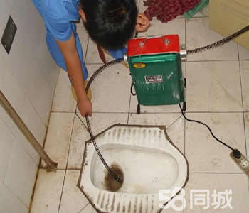 玉林24小时上门专业疏通下水道卫生间菜池全机械吸粪