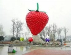工厂一颗大草莓雕塑 玻璃钢草莓坐凳