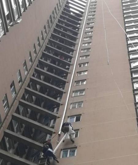 昆明蜘蛛人专业承接外墙供水管 雨落管 煤气管 排污管安装维修
